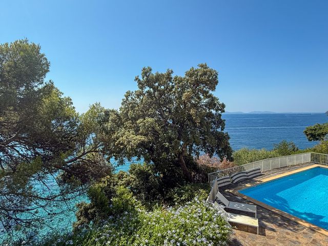 Maison à vendre - 8 pièces - 187 m2 - La Croix Valmer - 83 - PROVENCE-ALPES-COTE-D-AZUR