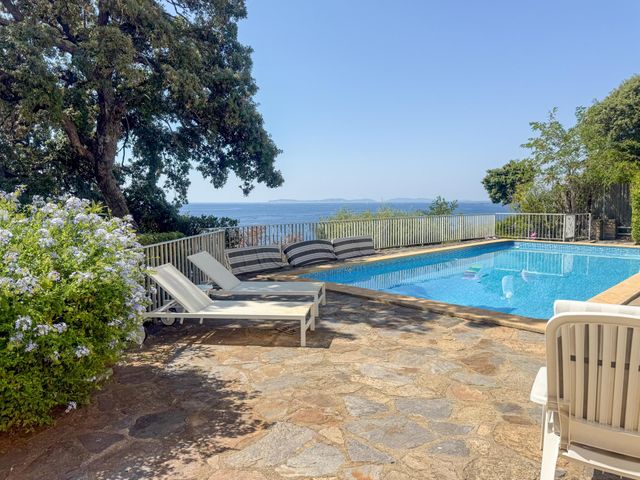 Maison à vendre - 8 pièces - 187 m2 - La Croix Valmer - 83 - PROVENCE-ALPES-COTE-D-AZUR