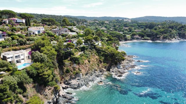 Maison à vendre - 8 pièces - 187 m2 - La Croix Valmer - 83 - PROVENCE-ALPES-COTE-D-AZUR