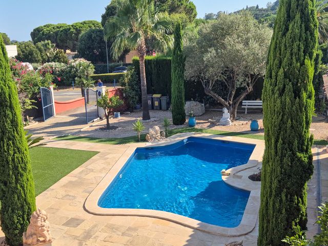 Maison &agrave; vendre - 6 pi&egrave;ces - 192 m2 - Cavalaire Sur Mer - 83 - PROVENCE-ALPES-COTE-D-AZUR