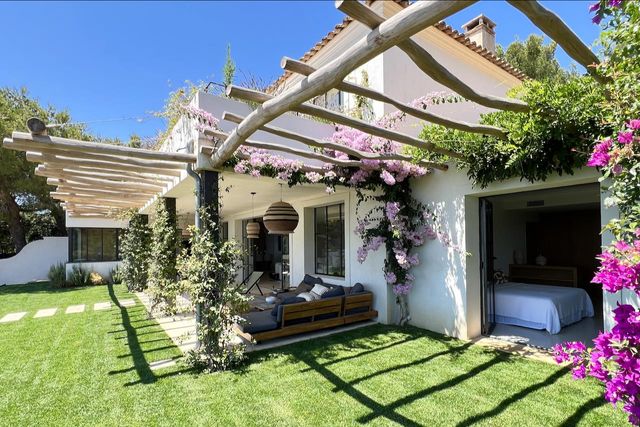 Maison à vendre - 7 pièces - 370 m2 - Cavalaire Sur Mer - 83 - PROVENCE-ALPES-COTE-D-AZUR