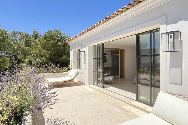 Maison à vendre - 7 pièces - 370 m2 - Cavalaire Sur Mer - 83 - PROVENCE-ALPES-COTE-D-AZUR