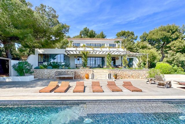 Maison à vendre - 7 pièces - 370 m2 - Cavalaire Sur Mer - 83 - PROVENCE-ALPES-COTE-D-AZUR