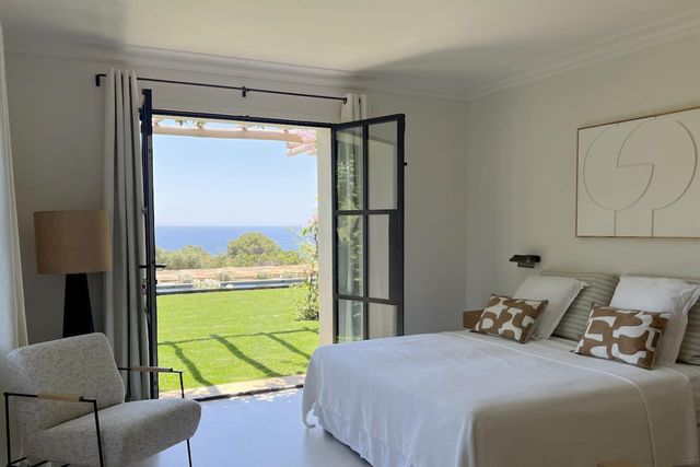 Maison à vendre - 7 pièces - 370 m2 - Cavalaire Sur Mer - 83 - PROVENCE-ALPES-COTE-D-AZUR