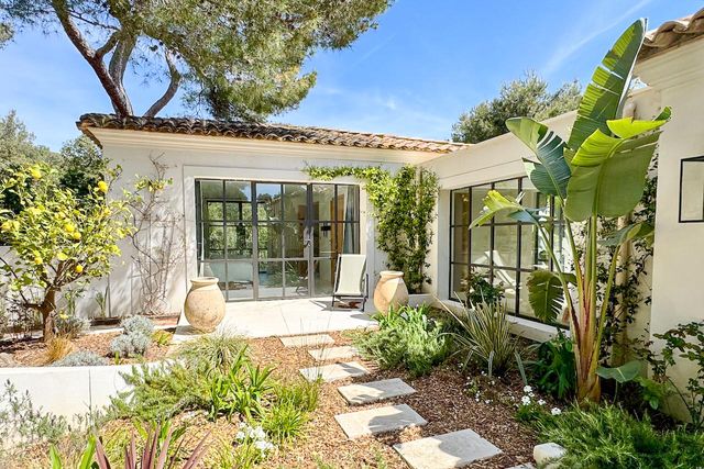 Maison à vendre - 7 pièces - 370 m2 - Cavalaire Sur Mer - 83 - PROVENCE-ALPES-COTE-D-AZUR