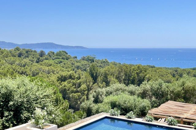 Maison à vendre - 7 pièces - 370 m2 - Cavalaire Sur Mer - 83 - PROVENCE-ALPES-COTE-D-AZUR
