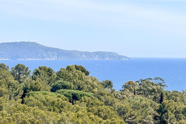 Maison à vendre - 7 pièces - 370 m2 - Cavalaire Sur Mer - 83 - PROVENCE-ALPES-COTE-D-AZUR