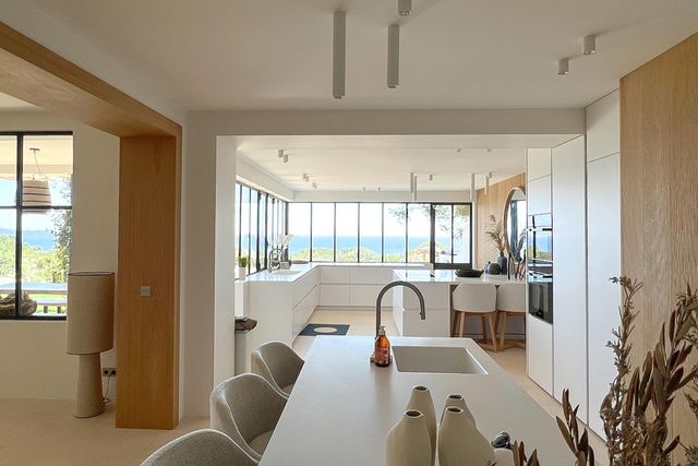 Maison à vendre - 7 pièces - 370 m2 - Cavalaire Sur Mer - 83 - PROVENCE-ALPES-COTE-D-AZUR