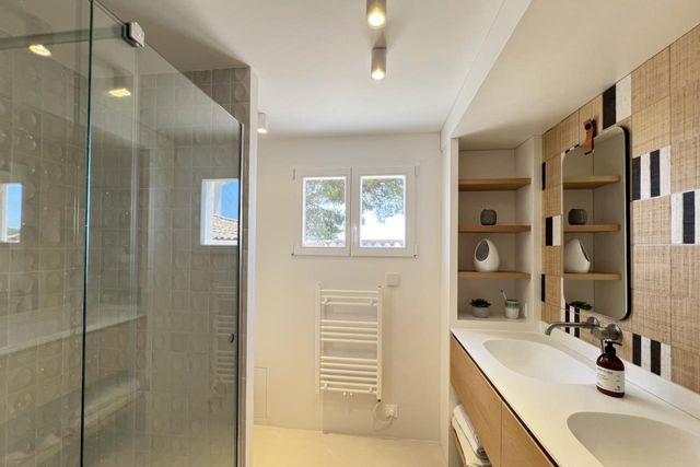 Maison à vendre - 7 pièces - 370 m2 - Cavalaire Sur Mer - 83 - PROVENCE-ALPES-COTE-D-AZUR