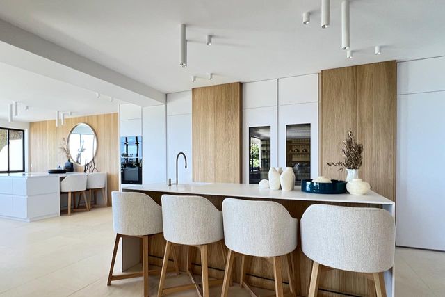 Maison à vendre - 7 pièces - 370 m2 - Cavalaire Sur Mer - 83 - PROVENCE-ALPES-COTE-D-AZUR