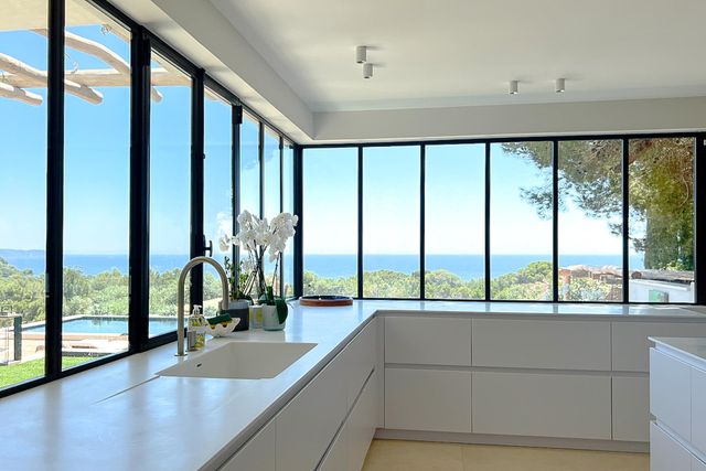 Maison à vendre - 7 pièces - 370 m2 - Cavalaire Sur Mer - 83 - PROVENCE-ALPES-COTE-D-AZUR