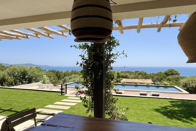 Maison à vendre - 7 pièces - 370 m2 - Cavalaire Sur Mer - 83 - PROVENCE-ALPES-COTE-D-AZUR