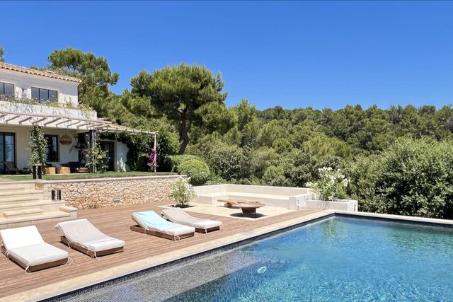 Maison à vendre - 7 pièces - 370 m2 - Cavalaire Sur Mer - 83 - PROVENCE-ALPES-COTE-D-AZUR