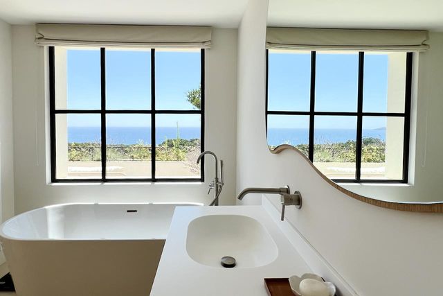 Maison à vendre - 7 pièces - 370 m2 - Cavalaire Sur Mer - 83 - PROVENCE-ALPES-COTE-D-AZUR