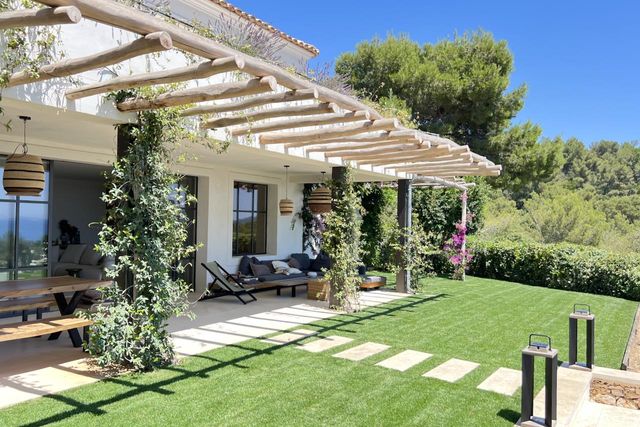 Maison à vendre - 7 pièces - 370 m2 - Cavalaire Sur Mer - 83 - PROVENCE-ALPES-COTE-D-AZUR