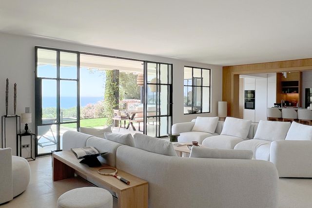 Maison à vendre - 7 pièces - 370 m2 - Cavalaire Sur Mer - 83 - PROVENCE-ALPES-COTE-D-AZUR