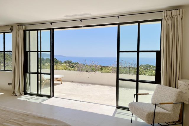 Maison à vendre - 7 pièces - 370 m2 - Cavalaire Sur Mer - 83 - PROVENCE-ALPES-COTE-D-AZUR