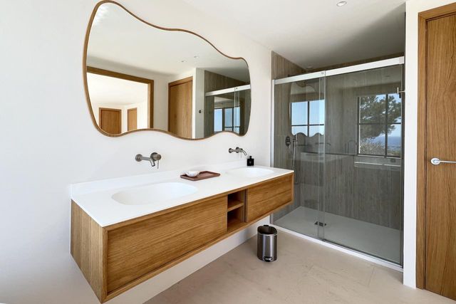 Maison à vendre - 7 pièces - 370 m2 - Cavalaire Sur Mer - 83 - PROVENCE-ALPES-COTE-D-AZUR