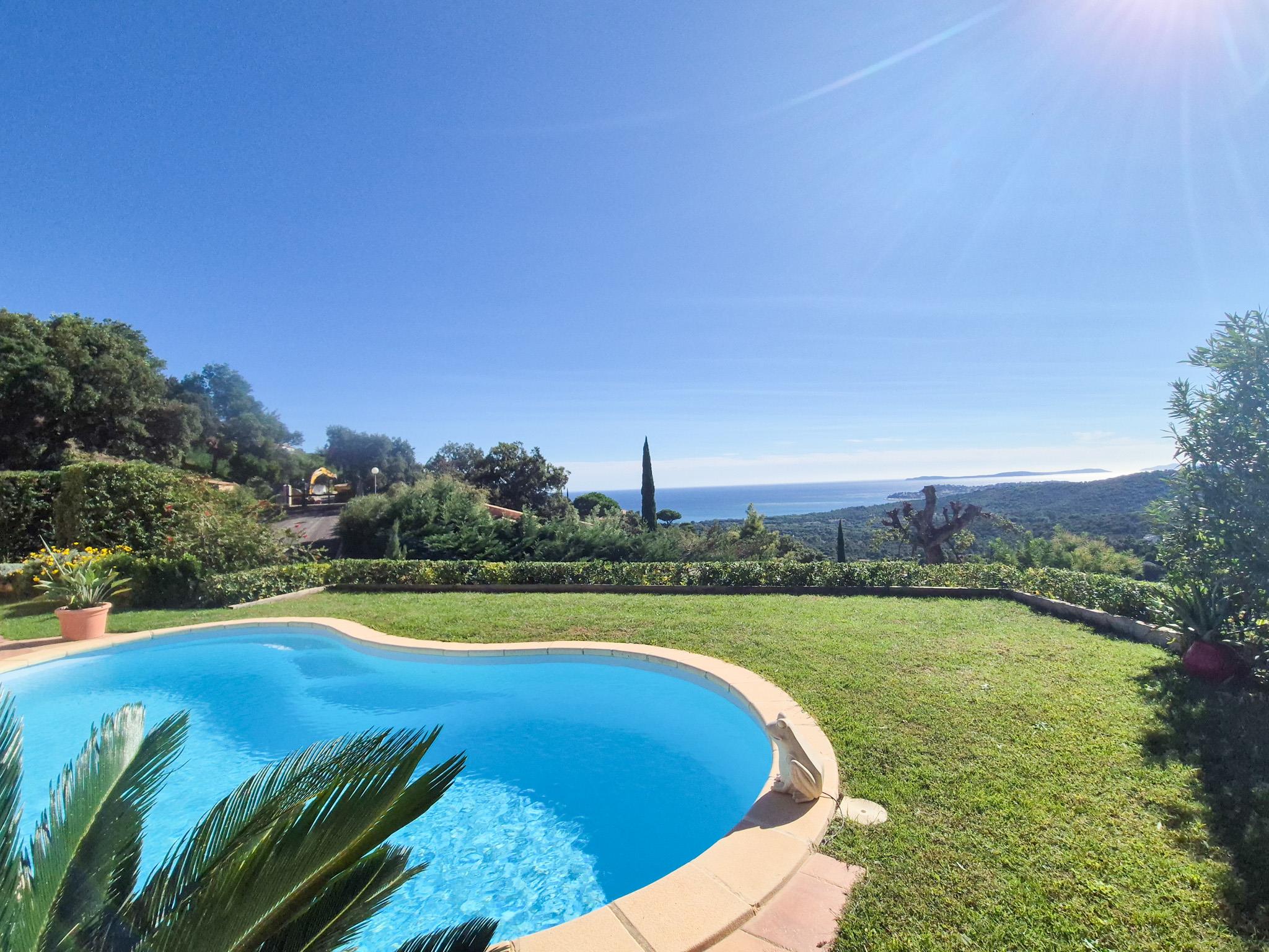 maison  - LA CROIX VALMER- 83