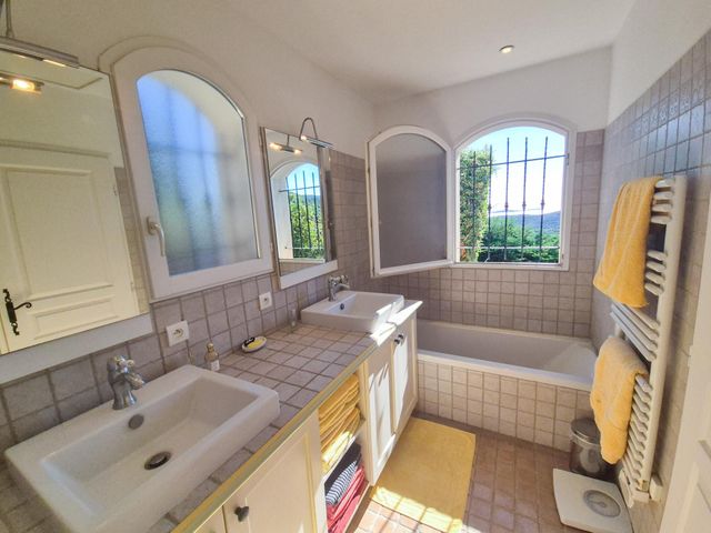 Maison à vendre - 6 pièces - 155 m2 - La Croix Valmer - 83 - PROVENCE-ALPES-COTE-D-AZUR