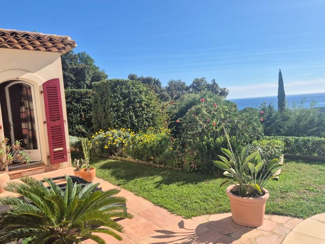 Maison à vendre - 6 pièces - 155 m2 - La Croix Valmer - 83 - PROVENCE-ALPES-COTE-D-AZUR