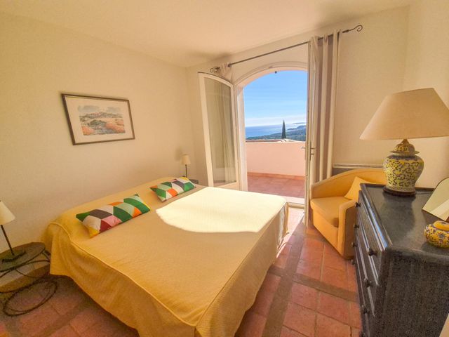 Maison à vendre - 6 pièces - 155 m2 - La Croix Valmer - 83 - PROVENCE-ALPES-COTE-D-AZUR