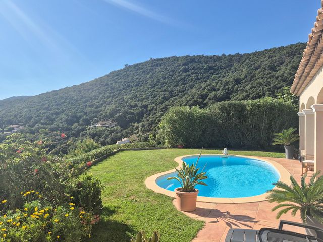 Maison à vendre - 6 pièces - 155 m2 - La Croix Valmer - 83 - PROVENCE-ALPES-COTE-D-AZUR