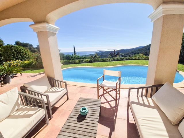 Maison à vendre - 6 pièces - 155 m2 - La Croix Valmer - 83 - PROVENCE-ALPES-COTE-D-AZUR