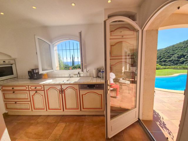 Maison à vendre - 6 pièces - 155 m2 - La Croix Valmer - 83 - PROVENCE-ALPES-COTE-D-AZUR