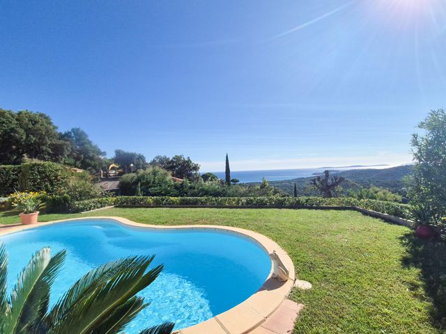 Maison à vendre - 6 pièces - 155 m2 - La Croix Valmer - 83 - PROVENCE-ALPES-COTE-D-AZUR