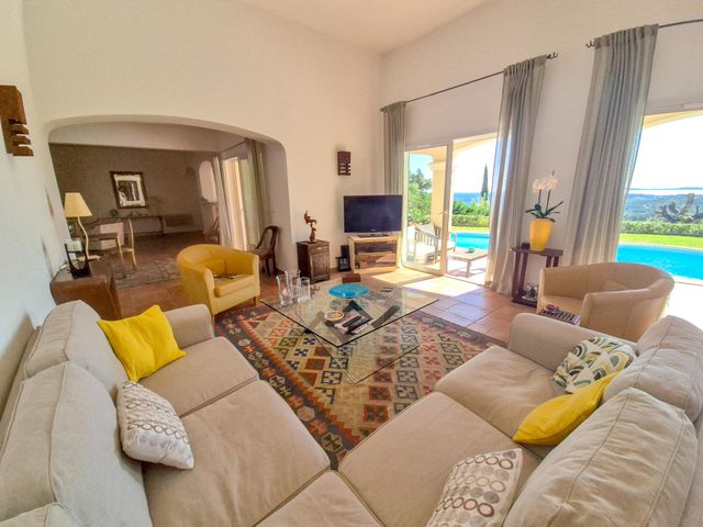 Maison à vendre - 6 pièces - 155 m2 - La Croix Valmer - 83 - PROVENCE-ALPES-COTE-D-AZUR