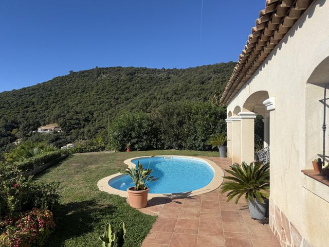 Maison à vendre - 6 pièces - 155 m2 - La Croix Valmer - 83 - PROVENCE-ALPES-COTE-D-AZUR