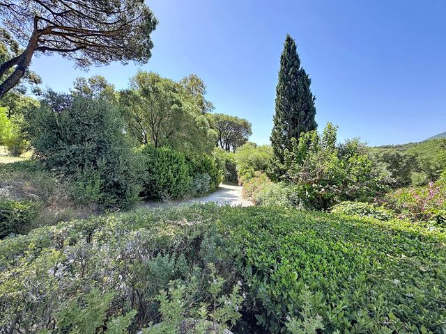 Maison &agrave; vendre - 5 pi&egrave;ces - 205 m2 - Cavalaire Sur Mer - 83 - PROVENCE-ALPES-COTE-D-AZUR