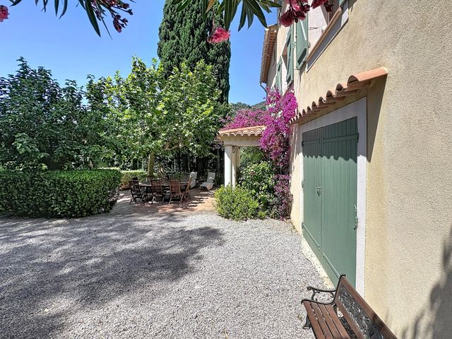 Maison &agrave; vendre - 5 pi&egrave;ces - 205 m2 - Cavalaire Sur Mer - 83 - PROVENCE-ALPES-COTE-D-AZUR