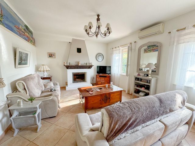 Maison à vendre - 5 pièces - 205 m2 - Cavalaire Sur Mer - 83 - PROVENCE-ALPES-COTE-D-AZUR