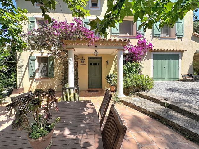 Maison &agrave; vendre - 5 pi&egrave;ces - 205 m2 - Cavalaire Sur Mer - 83 - PROVENCE-ALPES-COTE-D-AZUR