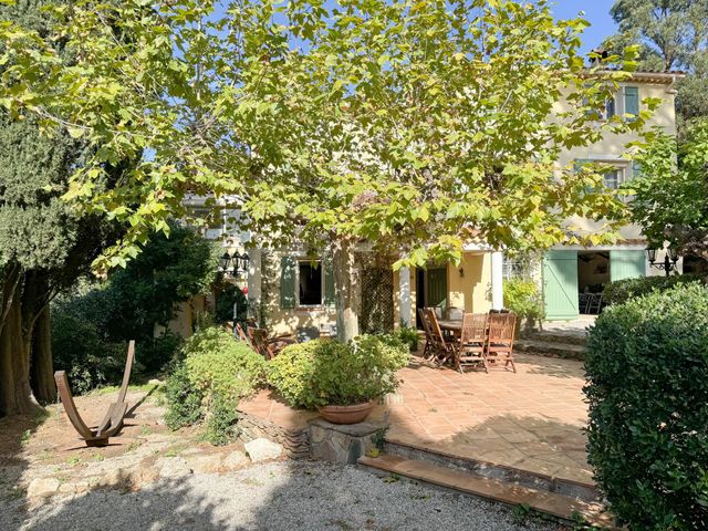 Maison à vendre - 5 pièces - 205 m2 - Cavalaire Sur Mer - 83 - PROVENCE-ALPES-COTE-D-AZUR