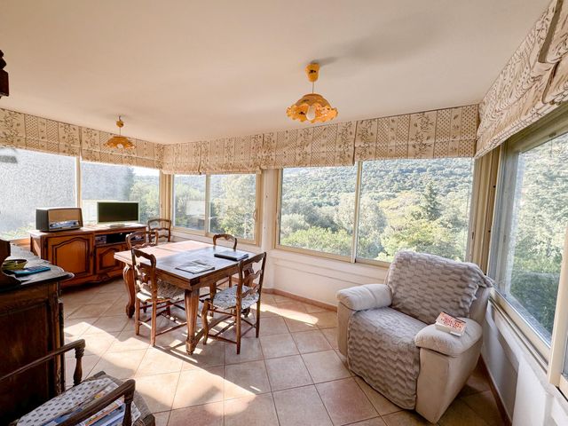 Maison à vendre - 5 pièces - 205 m2 - Cavalaire Sur Mer - 83 - PROVENCE-ALPES-COTE-D-AZUR