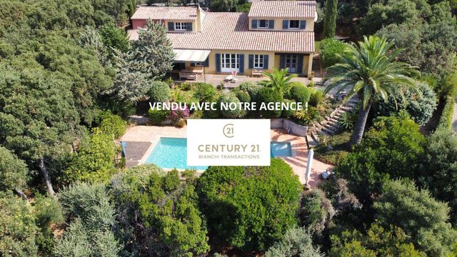 Maison à vendre - 7 pièces - 230 m2 - La Croix Valmer - 83 - PROVENCE-ALPES-COTE-D-AZUR