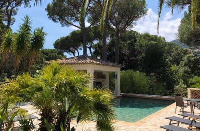 Maison à vendre - 8 pièces - 263 m2 - Cavalaire Sur Mer - 83 - PROVENCE-ALPES-COTE-D-AZUR