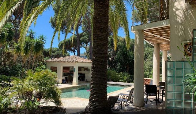 Maison à vendre - 8 pièces - 263 m2 - Cavalaire Sur Mer - 83 - PROVENCE-ALPES-COTE-D-AZUR