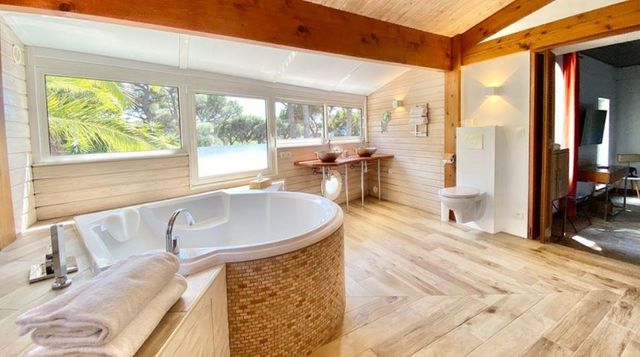 Maison à vendre - 8 pièces - 263 m2 - Cavalaire Sur Mer - 83 - PROVENCE-ALPES-COTE-D-AZUR