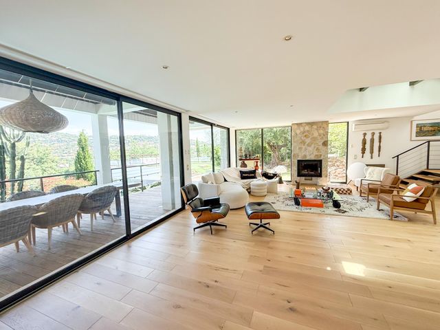 Maison à vendre - 7 pièces - 220 m2 - Cavalaire Sur Mer - 83 - PROVENCE-ALPES-COTE-D-AZUR