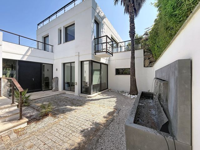 Maison &agrave; vendre - 7 pi&egrave;ces - 220 m2 - Cavalaire Sur Mer - 83 - PROVENCE-ALPES-COTE-D-AZUR