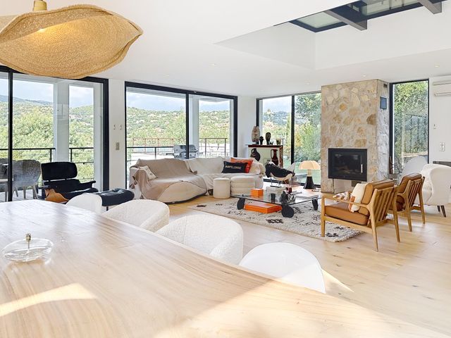 Maison à vendre - 7 pièces - 220 m2 - Cavalaire Sur Mer - 83 - PROVENCE-ALPES-COTE-D-AZUR