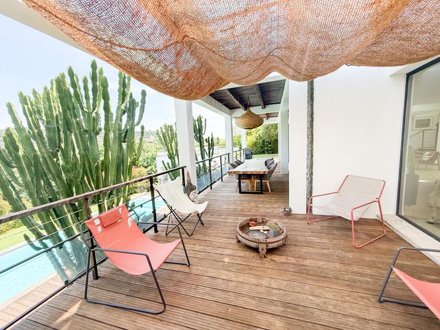 Maison à vendre - 7 pièces - 220 m2 - Cavalaire Sur Mer - 83 - PROVENCE-ALPES-COTE-D-AZUR