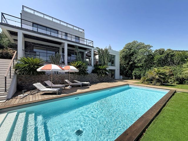 Maison &agrave; vendre - 7 pi&egrave;ces - 220 m2 - Cavalaire Sur Mer - 83 - PROVENCE-ALPES-COTE-D-AZUR