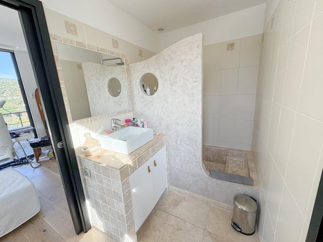 Maison à vendre - 7 pièces - 220 m2 - Cavalaire Sur Mer - 83 - PROVENCE-ALPES-COTE-D-AZUR