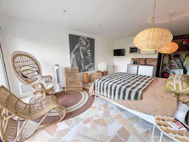 Maison à vendre - 7 pièces - 220 m2 - Cavalaire Sur Mer - 83 - PROVENCE-ALPES-COTE-D-AZUR