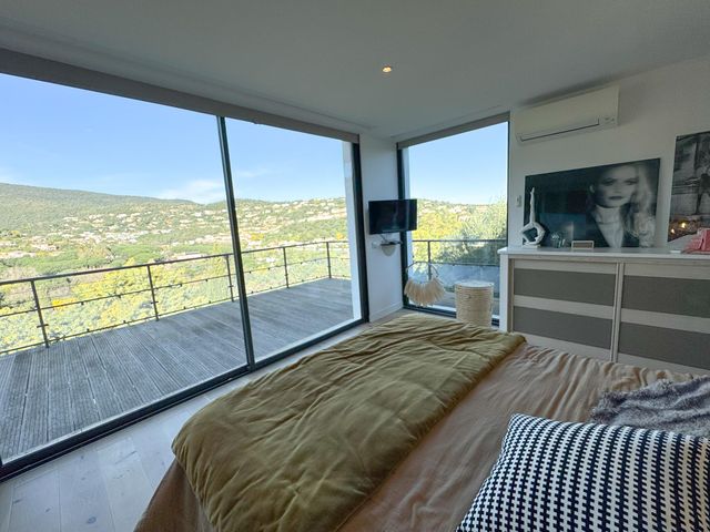 Maison à vendre - 7 pièces - 220 m2 - Cavalaire Sur Mer - 83 - PROVENCE-ALPES-COTE-D-AZUR